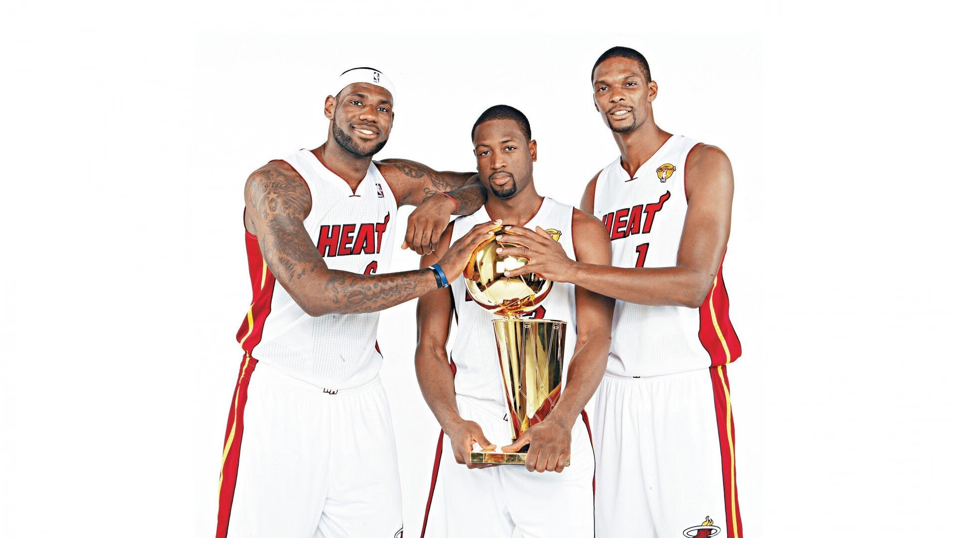 当非洲绿茵遇上红色狂潮，莱万的稳定输出诠释何谓现代前锋的终极修养