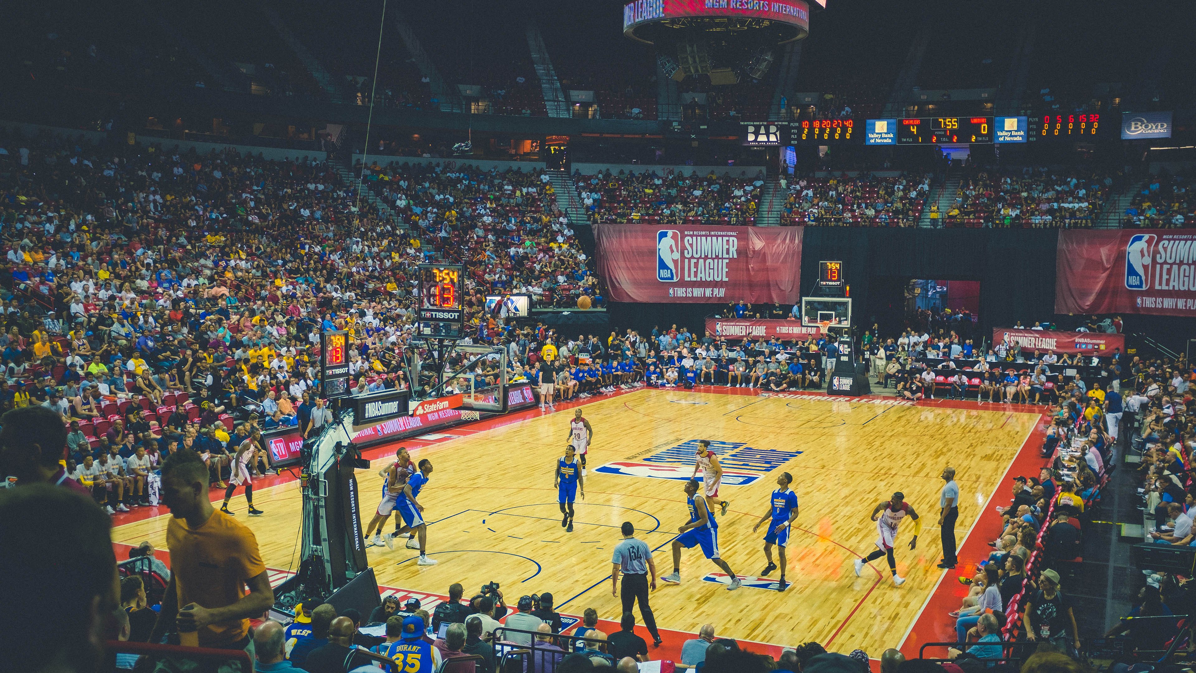 掘金队凭借战术体系完全压制广厦，杰伦·格林化身关键先生一剑封喉