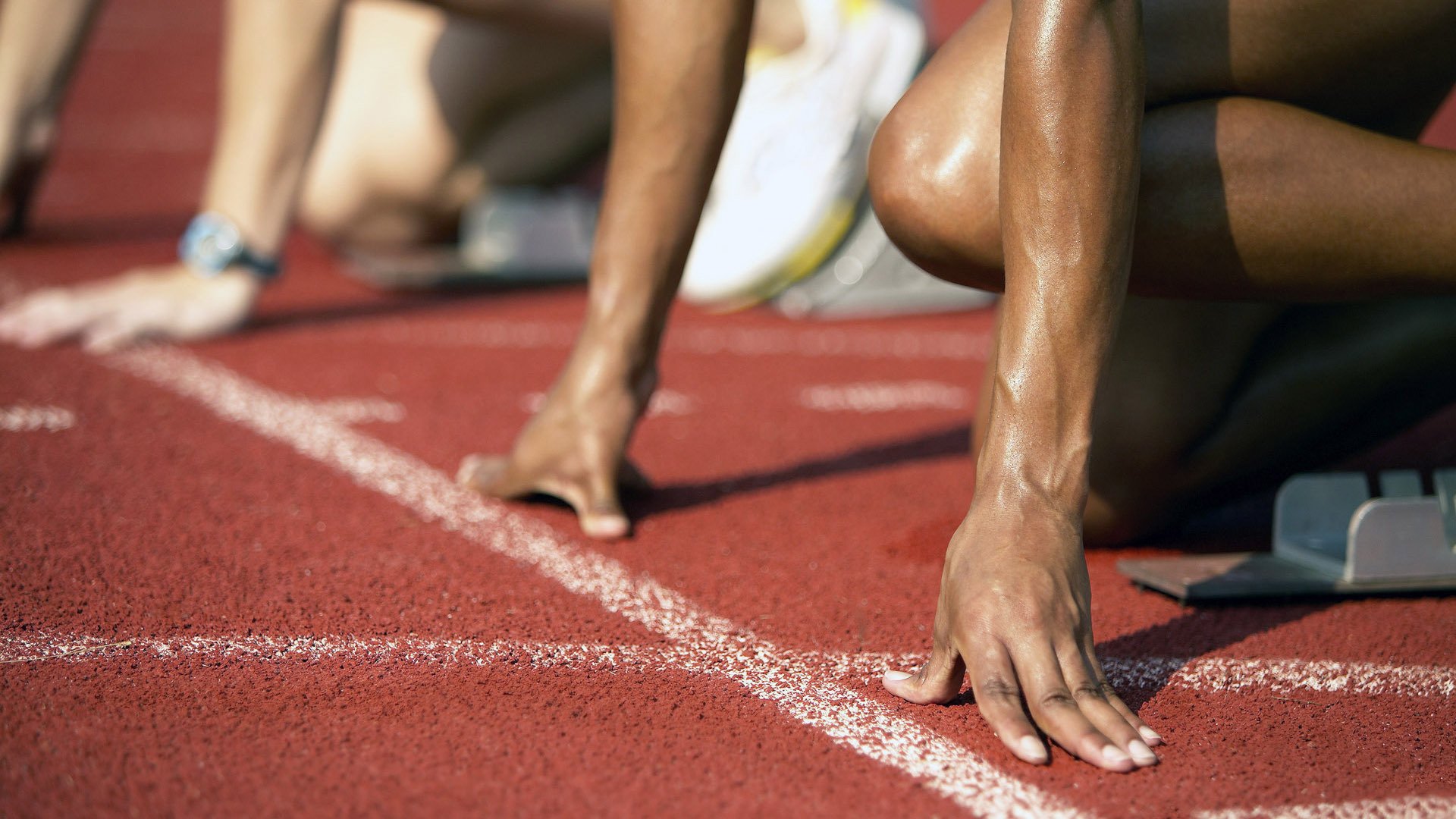 赛道上的精密棋局，霍勒迪如何一手掌控F1街道赛的呼吸与心跳